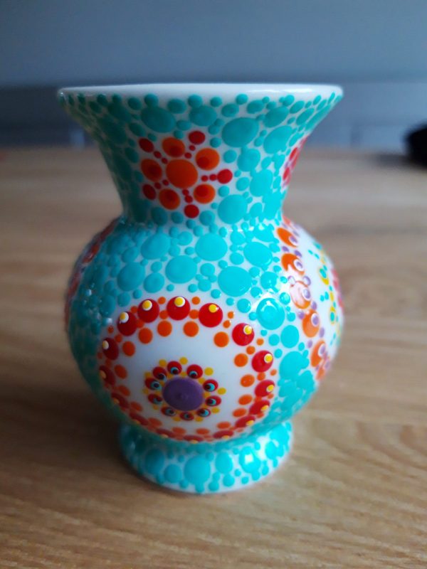 Klein gestipt vaasje van 8cm