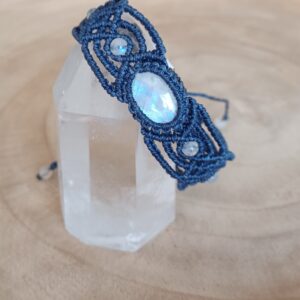 Carin's Macramé armband Regenboog maansteen