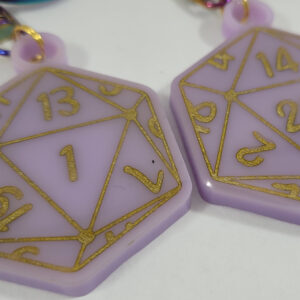 Pastel paarse dobbelsteen D20 D1 sleutelhanger