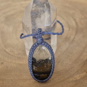 Carin's Macramé ketting blauw met hongaarse agaat