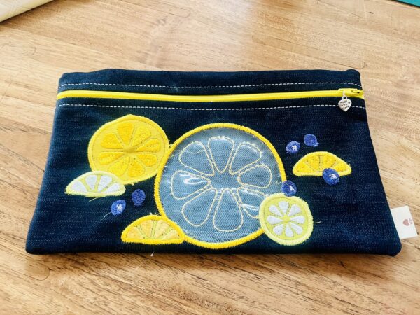 Denim clutch | cosmetica- of toilettasje