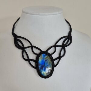 Carin's Macramé choker zwart met Labradoriet