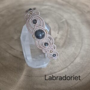 Carin's Macramé armband beige Labradoriet
