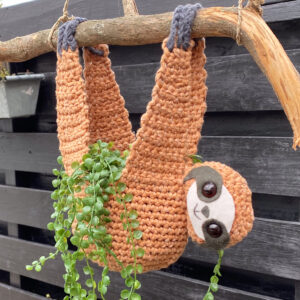 Digitaal Haakpatroon Luiaard Plantenhanger ca. 30 x 28 cm