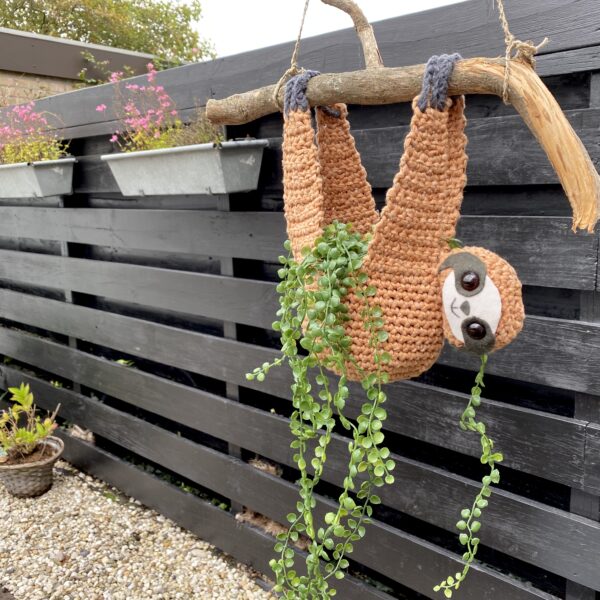 Digitaal Haakpatroon Luiaard Plantenhanger ca. 30 x 28 cm - Afbeelding 2